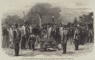 Lady Airey presentando nuevos colores al 86º Regimiento (County Down) en Gibraltar